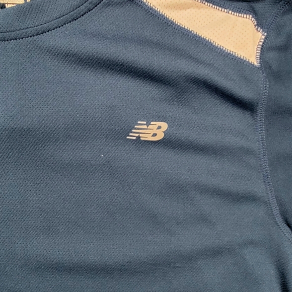 New balance running tshirt, size large - Picture 2 of 6
